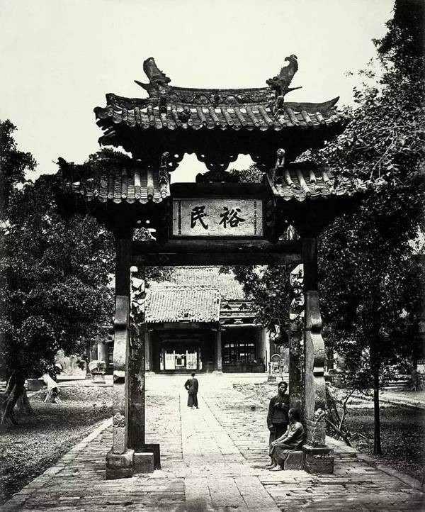 Loat anh hiem: Ngam thanh Quang Chau nam 1860